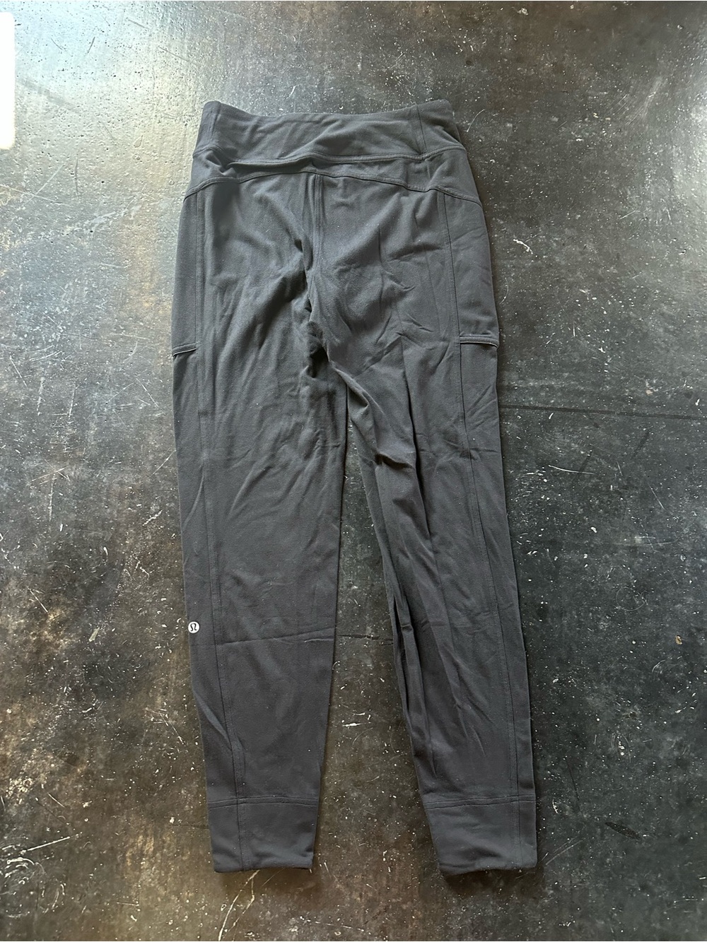 Lululemon woman’s size 6 black joggers